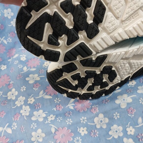 3280 HOKA One One Size 8 D Wide Anari 7. In Blue and White. Excellent Condition. - Picture 11 of 14